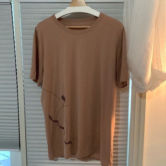 Lululemon T shirt - Picture 1 of 3